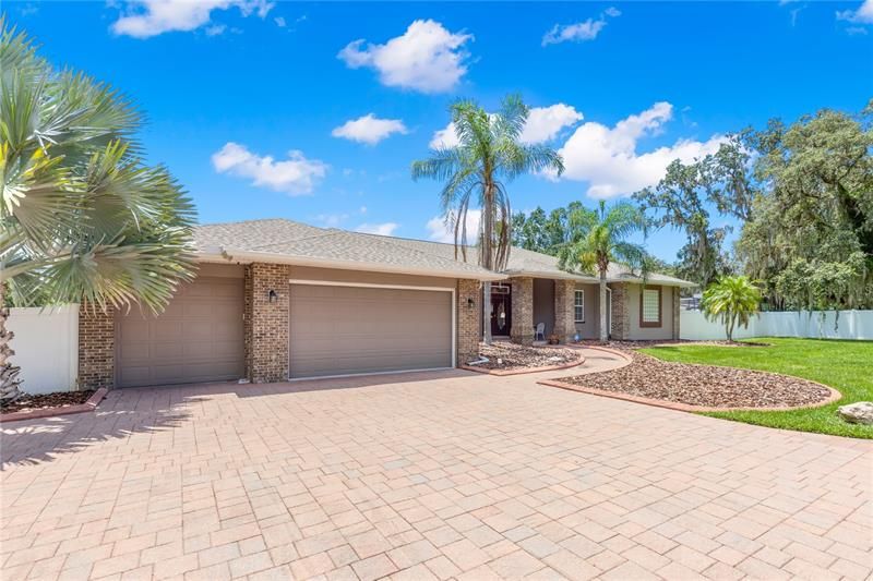 Recently Sold: $899,995 (6 beds, 3 baths, 3688 Square Feet)