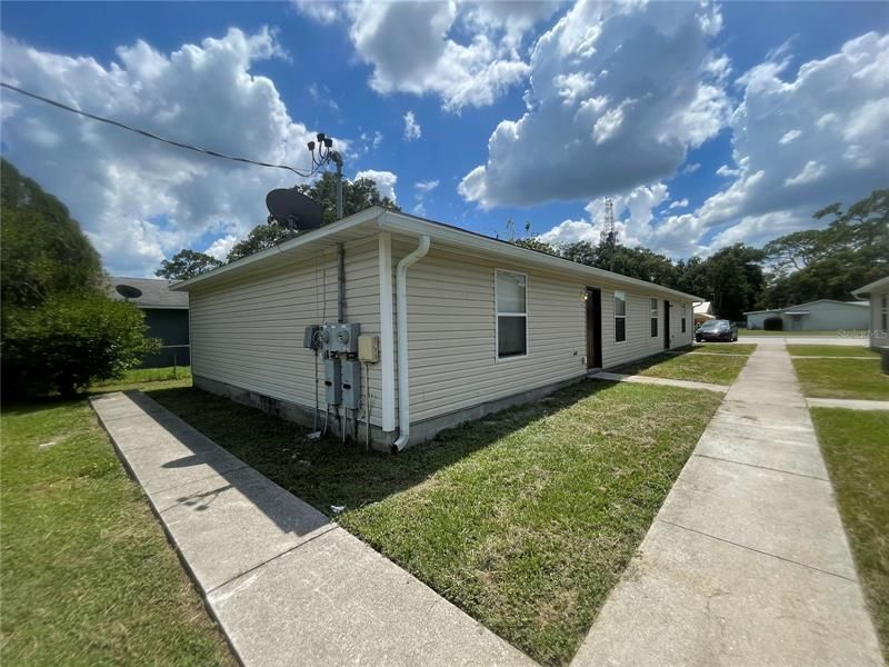 Recently Rented: $1,595 (3 beds, 1 baths, 900 Square Feet)