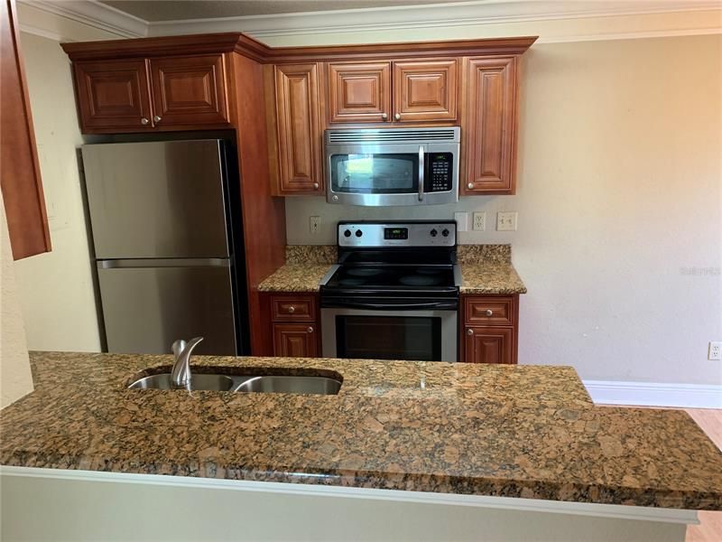 Recently Rented: $1,295 (1 beds, 1 baths, 674 Square Feet)
