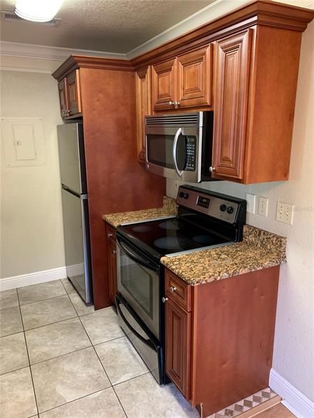 Recently Rented: $1,295 (1 beds, 1 baths, 674 Square Feet)