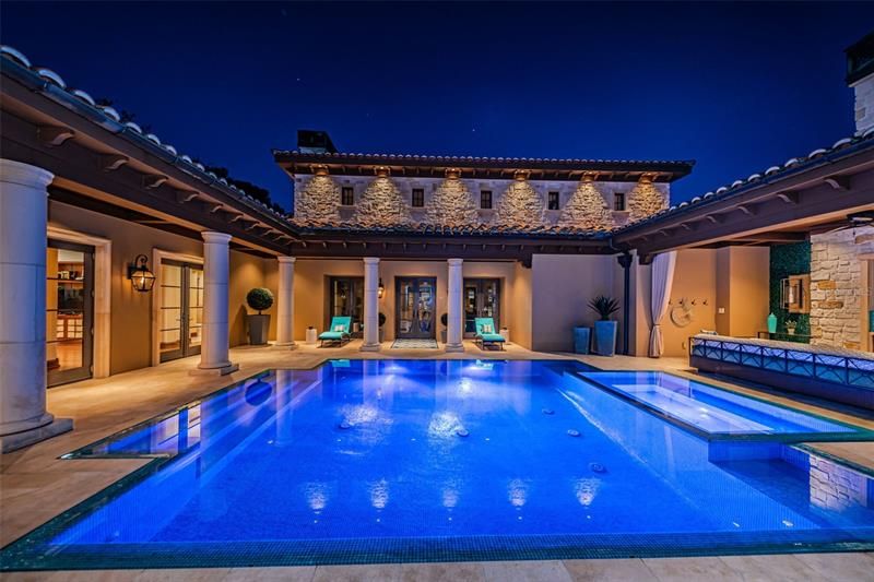 Recently Sold: $3,495,000 (5 beds, 5 baths, 6087 Square Feet)
