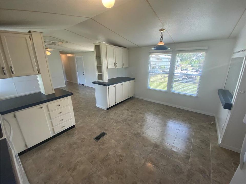 Recently Rented: $1,100 (3 beds, 2 baths, 1216 Square Feet)