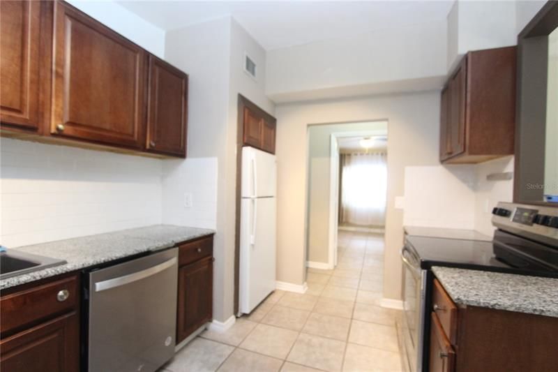 Recently Rented: $1,750 (2 beds, 1 baths, 1398 Square Feet)