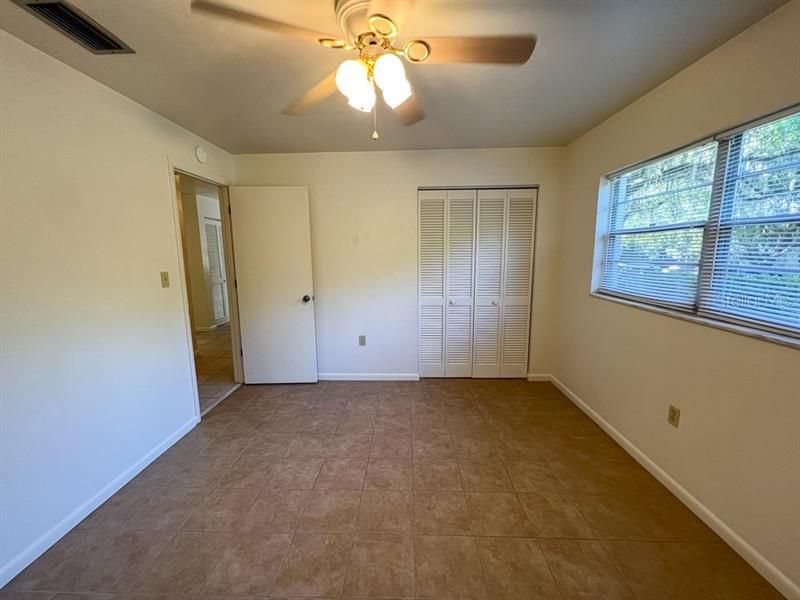 Recently Rented: $1,375 (2 beds, 1 baths, 1184 Square Feet)