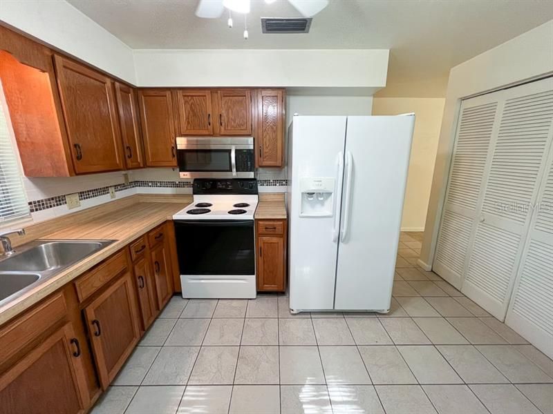 Recently Rented: $1,375 (2 beds, 1 baths, 1184 Square Feet)