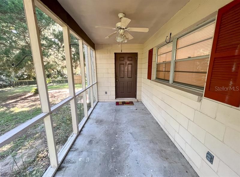 Recently Rented: $1,375 (2 beds, 1 baths, 1184 Square Feet)