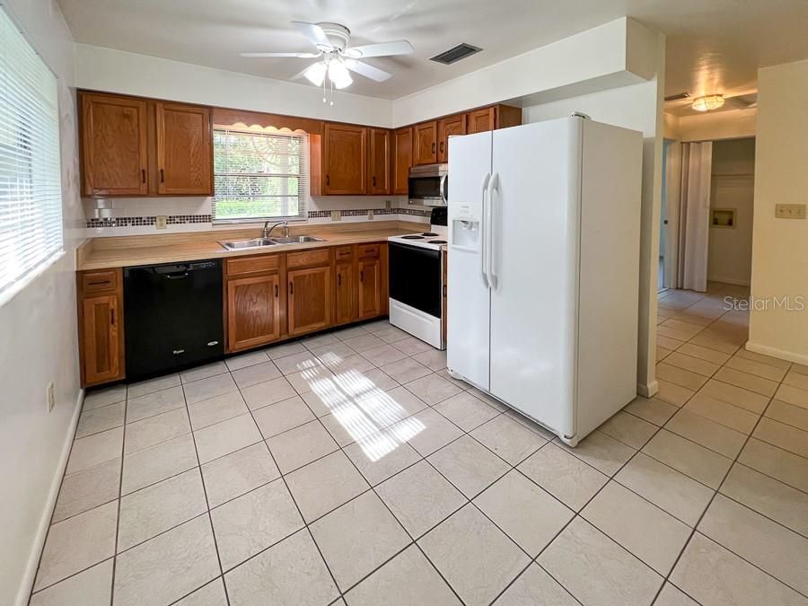 Recently Rented: $1,375 (2 beds, 1 baths, 1184 Square Feet)