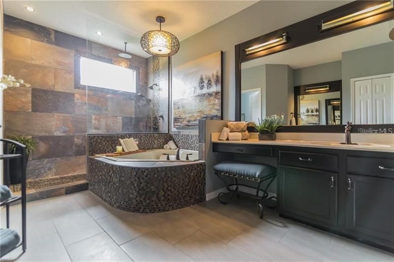 Недавно арендовано: $4,600 (6 спален, 6 ванн, 3637 Квадратных фут)