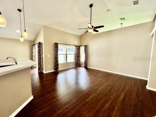 Recently Rented: $2,500 (3 beds, 2 baths, 1758 Square Feet)
