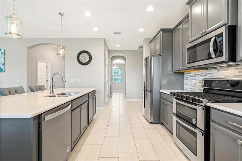 Recently Sold: $950,000 (5 beds, 4 baths, 3408 Square Feet)