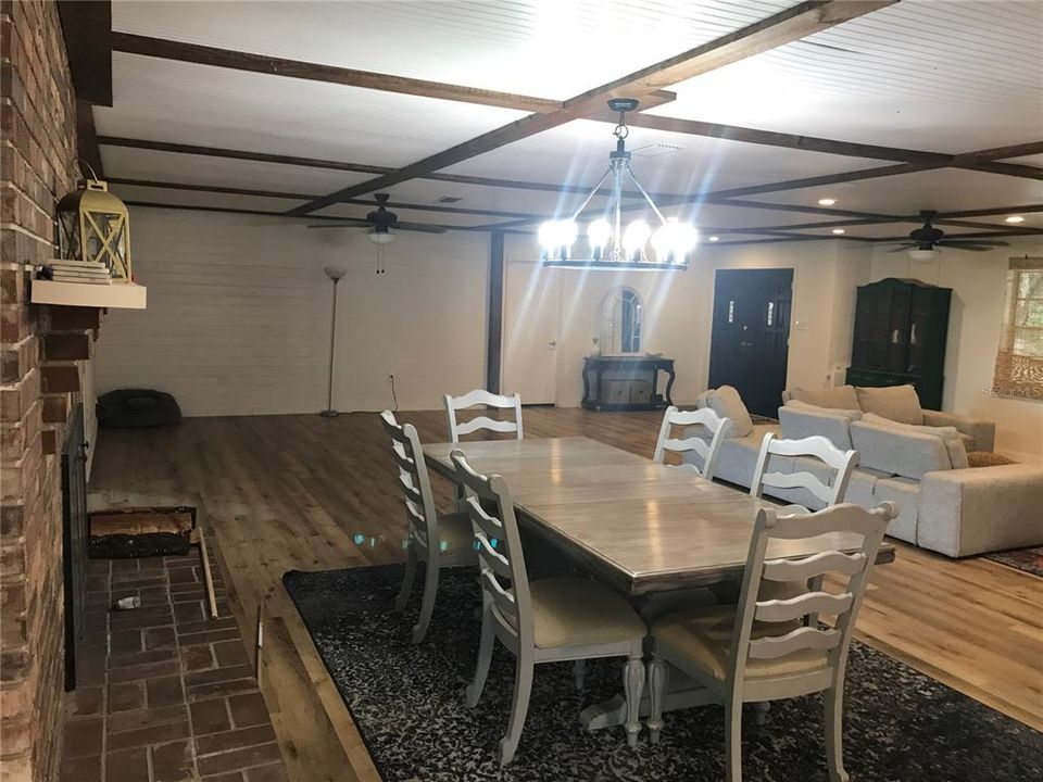 Vendido Recientemente: $449,000 (5 camas, 2 baños, 2556 Pies cuadrados)