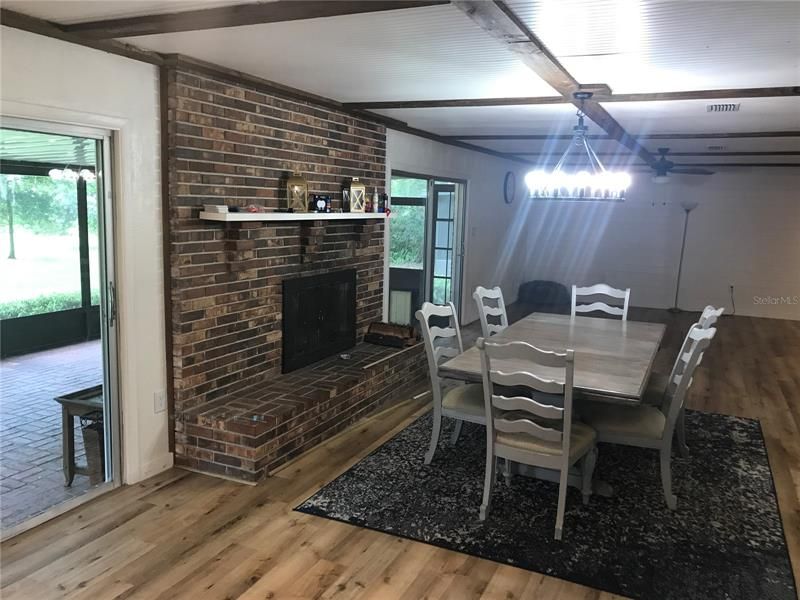 Vendido Recientemente: $449,000 (5 camas, 2 baños, 2556 Pies cuadrados)