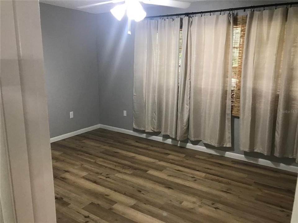 Vendido Recientemente: $449,000 (5 camas, 2 baños, 2556 Pies cuadrados)