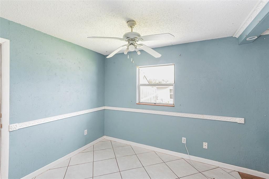 Recently Sold: $140,000 (3 beds, 1 baths, 936 Square Feet)