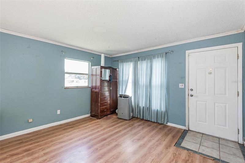 Recently Sold: $140,000 (3 beds, 1 baths, 936 Square Feet)