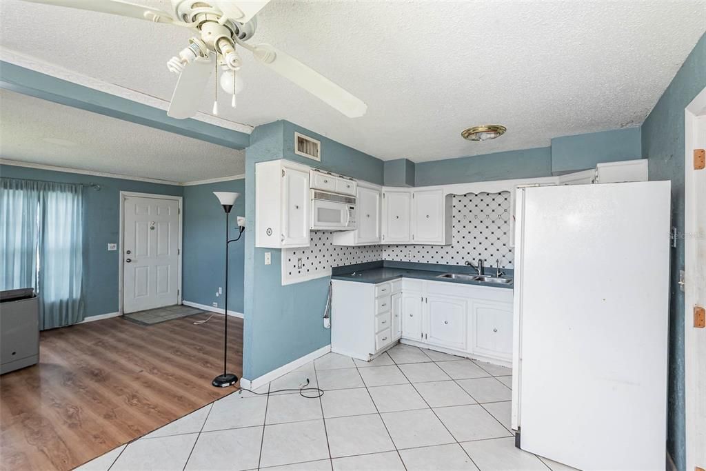 Recently Sold: $140,000 (3 beds, 1 baths, 936 Square Feet)