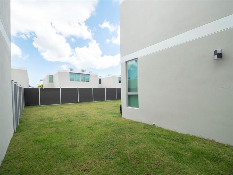 Vendido Recientemente: $685,000 (3 camas, 2 baños, 2775 Pies cuadrados)