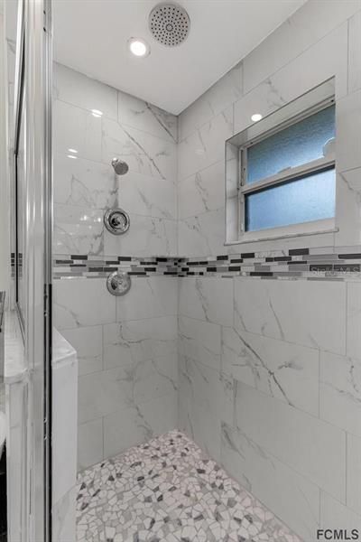 最近售出: $469,000 (3 贝兹, 2 浴室, 1932 平方英尺)