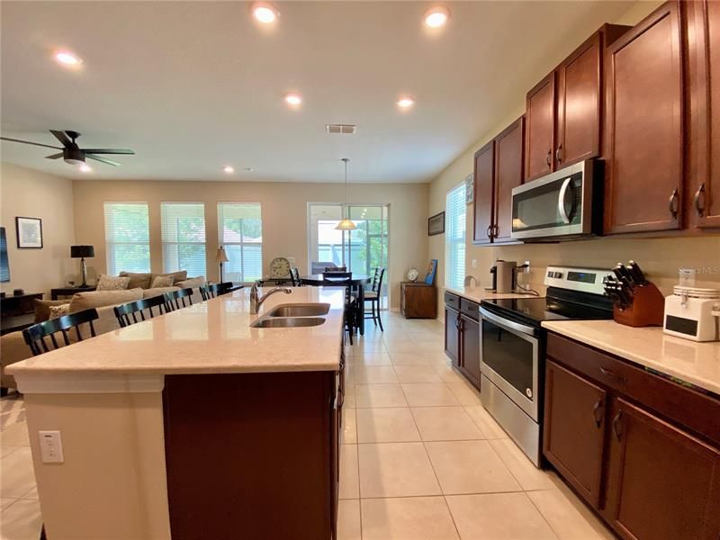 Recently Sold: $570,000 (4 beds, 3 baths, 2319 Square Feet)