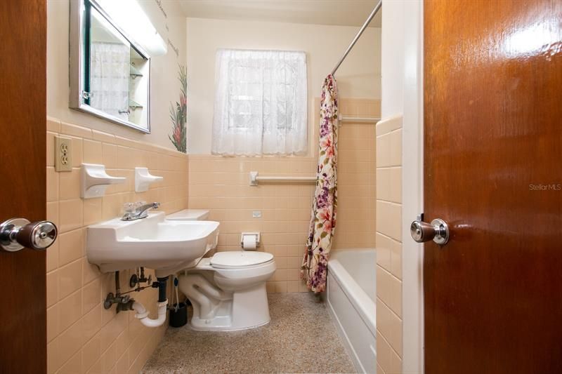 最近售出: $975,000 (2 贝兹, 0 浴室, 2009 平方英尺)