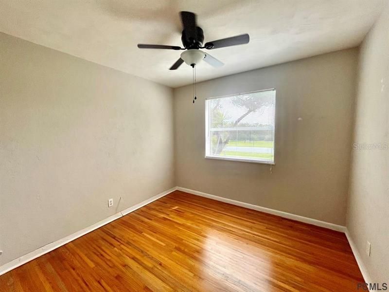 Recently Rented: $1,800 (3 beds, 1 baths, 1000 Square Feet)