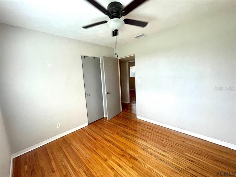 Recently Rented: $1,800 (3 beds, 1 baths, 1000 Square Feet)