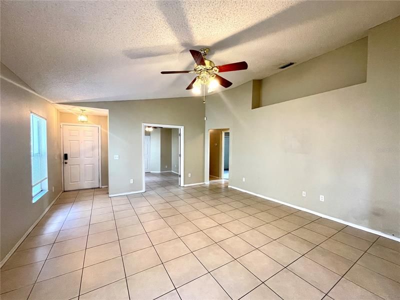 Recently Rented: $2,295 (4 beds, 2 baths, 1434 Square Feet)