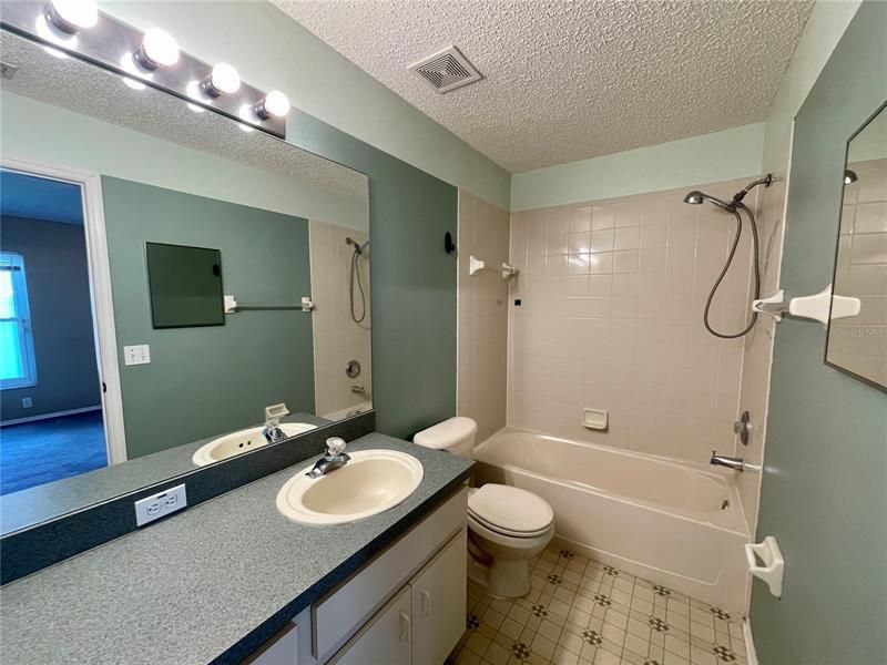 最近租的: $2,295 (4 贝兹, 2 浴室, 1434 平方英尺)