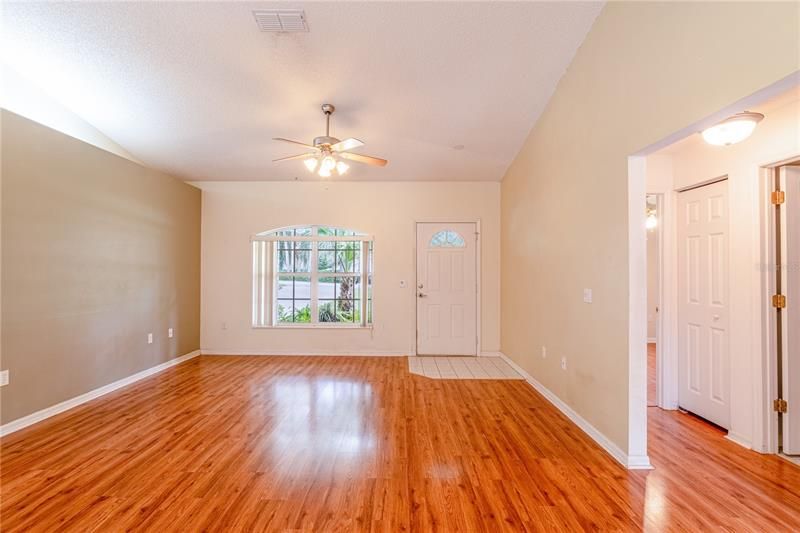 Recently Sold: $320,000 (3 beds, 2 baths, 1172 Square Feet)