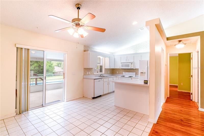 Recently Sold: $320,000 (3 beds, 2 baths, 1172 Square Feet)