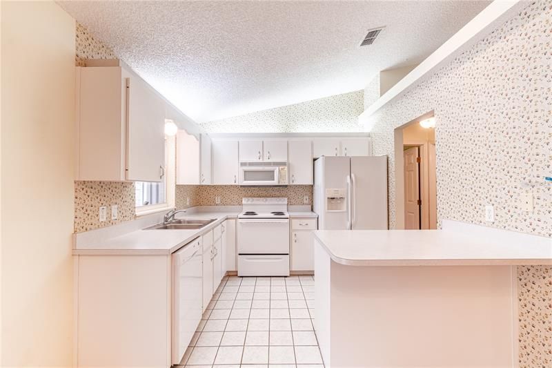 Recently Sold: $320,000 (3 beds, 2 baths, 1172 Square Feet)