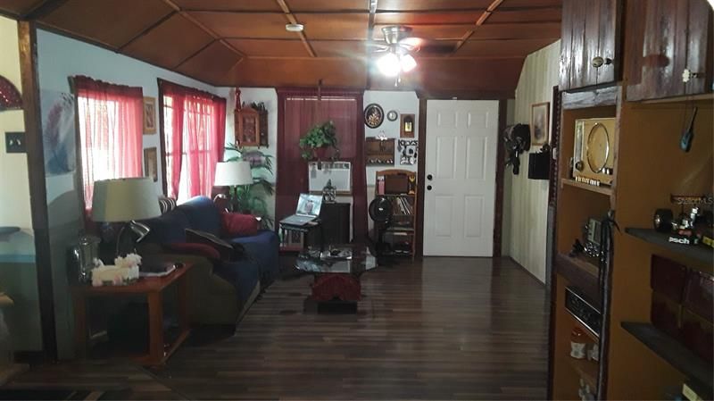 Recently Sold: $159,000 (2 beds, 1 baths, 1137 Square Feet)