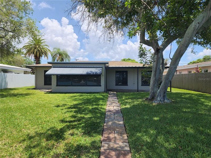 Recently Sold: $844,000 (2 beds, 1 baths, 1350 Square Feet)