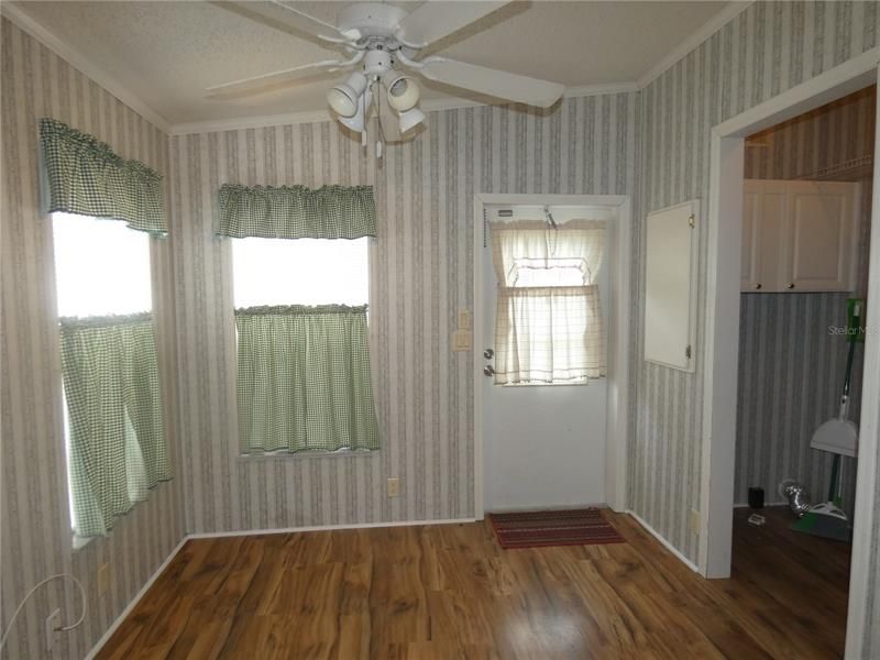 Recently Rented: $1,295 (3 beds, 2 baths, 1296 Square Feet)