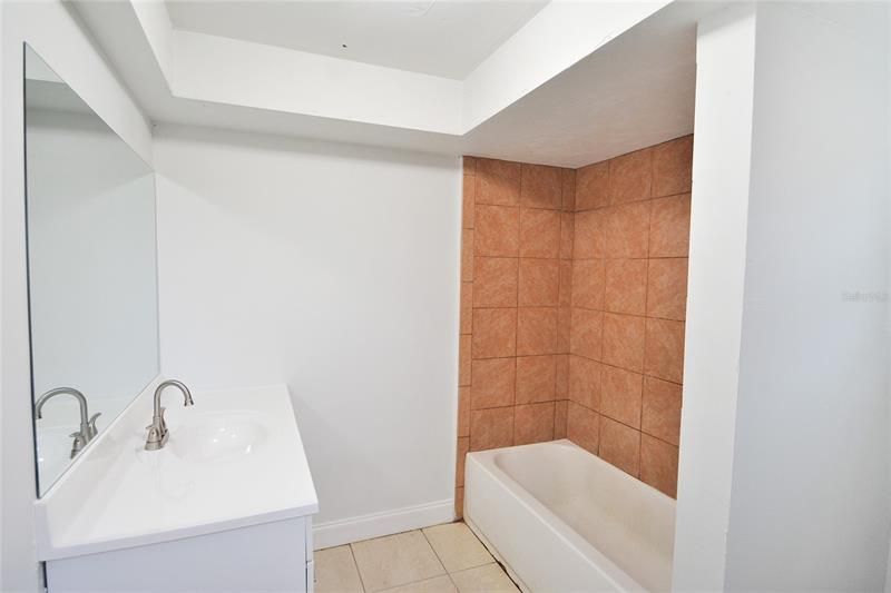 Recently Sold: $200,000 (2 beds, 2 baths, 1981 Square Feet)
