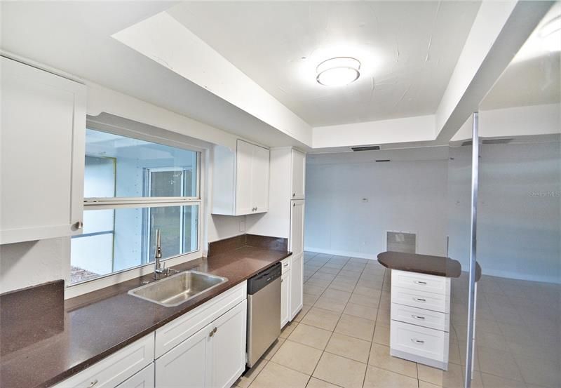 Recently Sold: $200,000 (2 beds, 2 baths, 1981 Square Feet)
