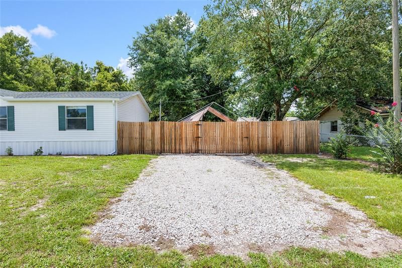 Recently Sold: $187,500 (3 beds, 2 baths, 1296 Square Feet)