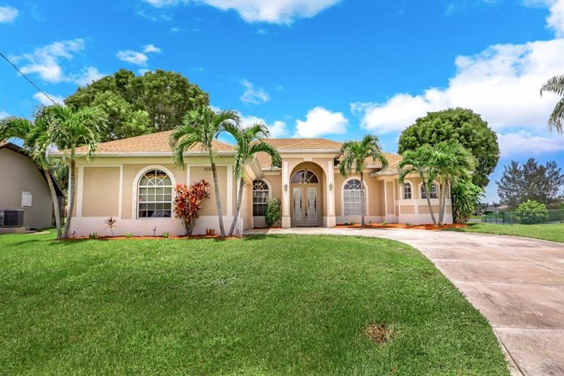 Recently Sold: $989,900 (4 beds, 2 baths, 2737 Square Feet)