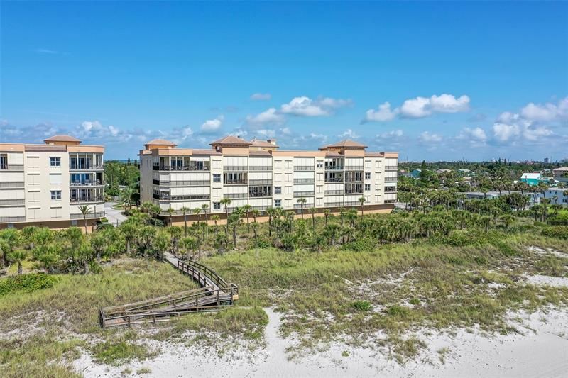 Recently Sold: $1,199,000 (3 beds, 2 baths, 2071 Square Feet)
