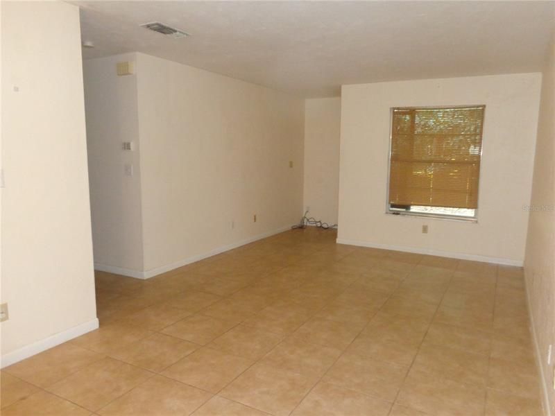 Recently Rented: $900 (2 beds, 1 baths, 850 Square Feet)