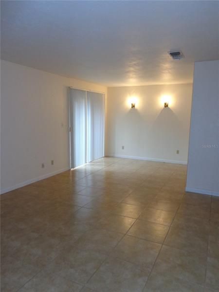 Recently Rented: $900 (2 beds, 1 baths, 850 Square Feet)