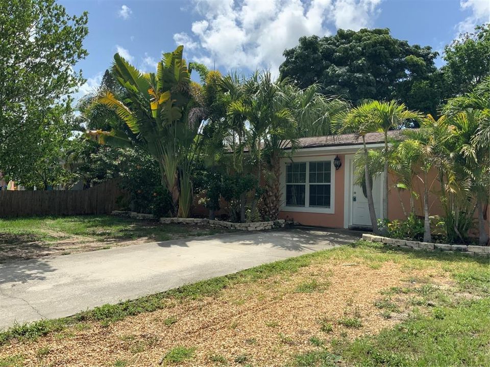 Recently Rented: $2,350 (4 beds, 2 baths, 1120 Square Feet)