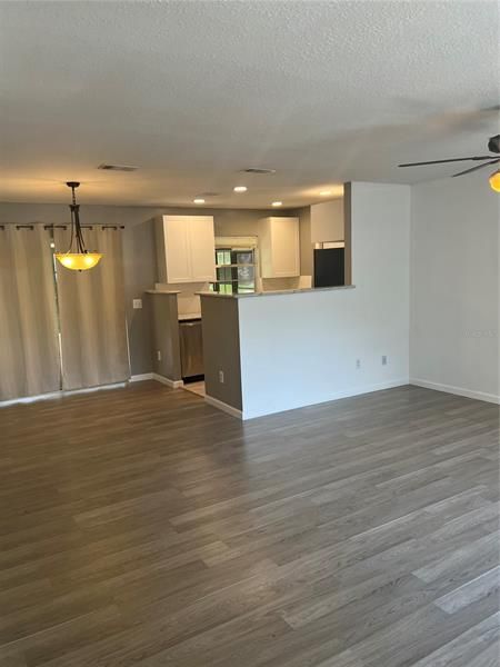 Recently Sold: $215,000 (2 beds, 2 baths, 1047 Square Feet)