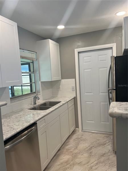 Recently Sold: $215,000 (2 beds, 2 baths, 1047 Square Feet)