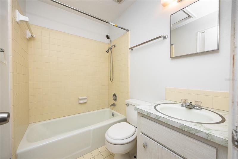 最近售出: $225,000 (3 贝兹, 2 浴室, 1202 平方英尺)