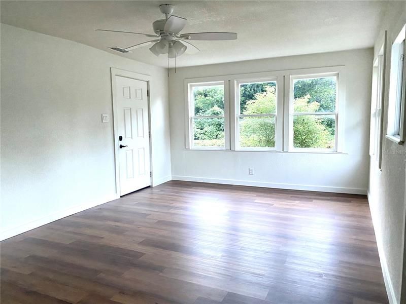 Recently Sold: $260,000 (3 beds, 1 baths, 1088 Square Feet)