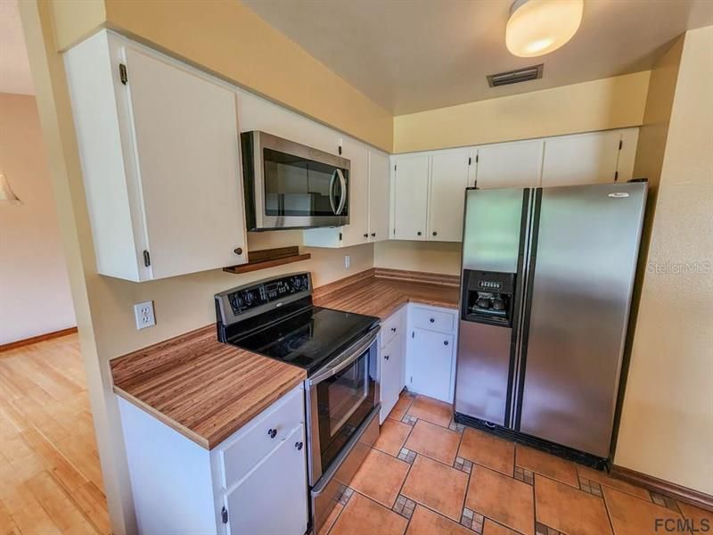 Recently Sold: $390,000 (3 beds, 2 baths, 1580 Square Feet)