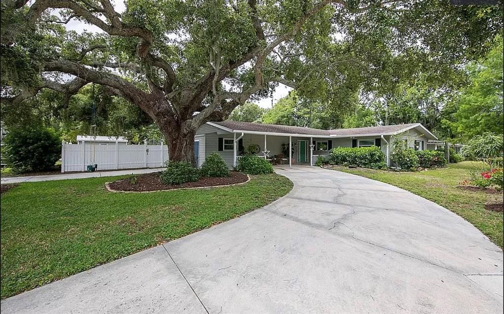 Recently Sold: $920,000 (4 beds, 3 baths, 2034 Square Feet)