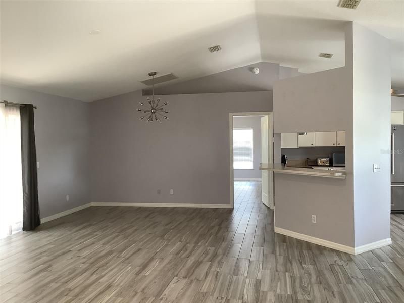 Recently Rented: $2,000 (3 beds, 2 baths, 1662 Square Feet)