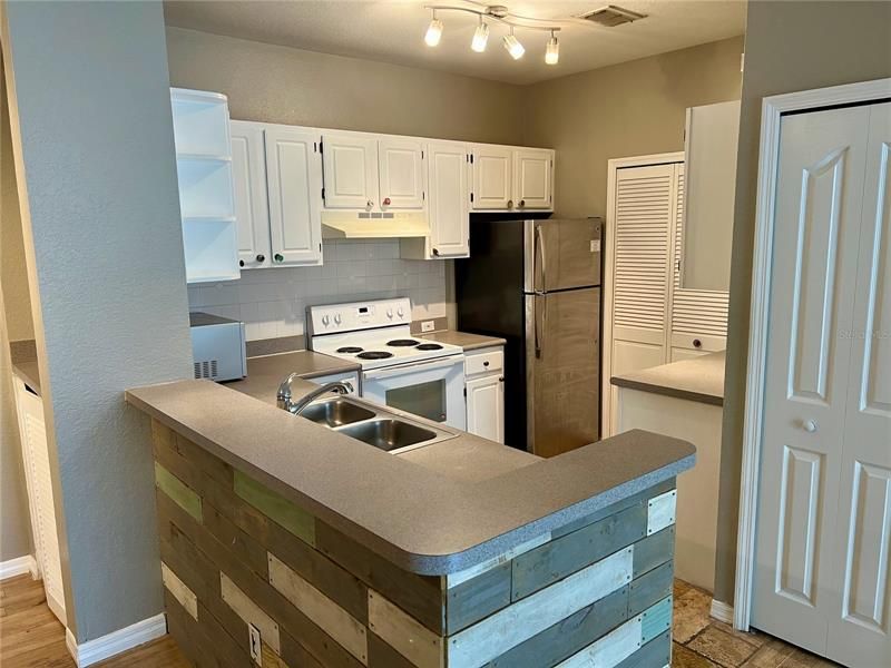 Recently Rented: $1,895 (4 beds, 2 baths, 1313 Square Feet)